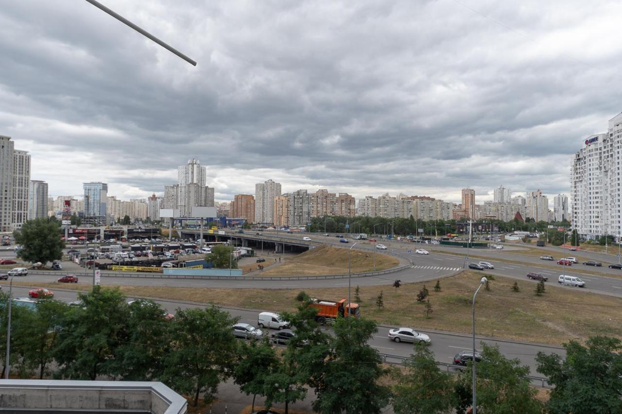 Комфортная Квартира На Метро Осокорки Kyiv Exterior foto
