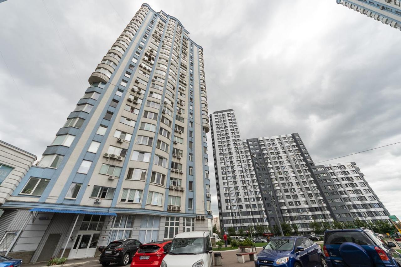 Комфортная Квартира На Метро Осокорки Kyiv Exterior foto